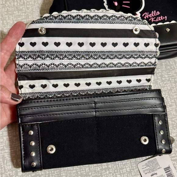 EXCLUSIVE!! Sanrio Hello Kitty Set of 3, Makeup Bag, Trifold Wallet & Coin Purse - Picture 6 of 11